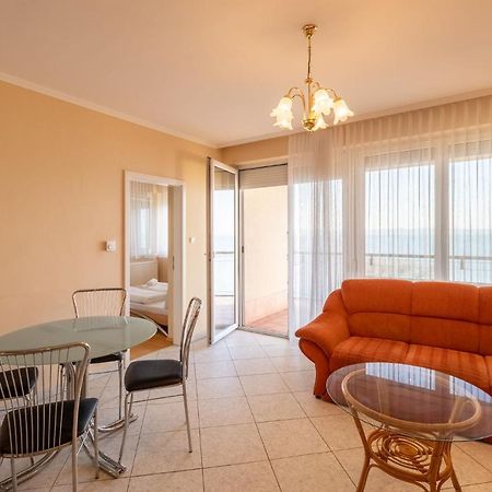 Kek Hullam Apartman By Bltn Apartment Siofok Bagian luar foto