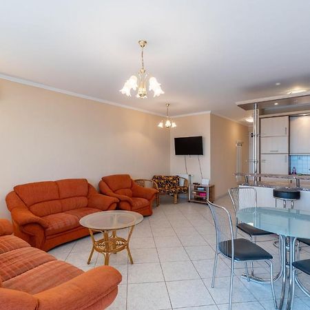 Kek Hullam Apartman By Bltn Apartment Siofok Bagian luar foto