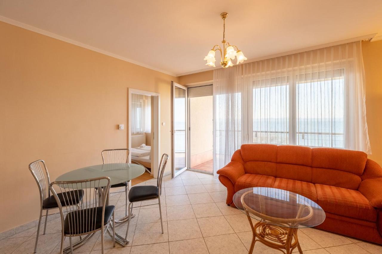 Kek Hullam Apartman By Bltn Apartment Siofok Bagian luar foto
