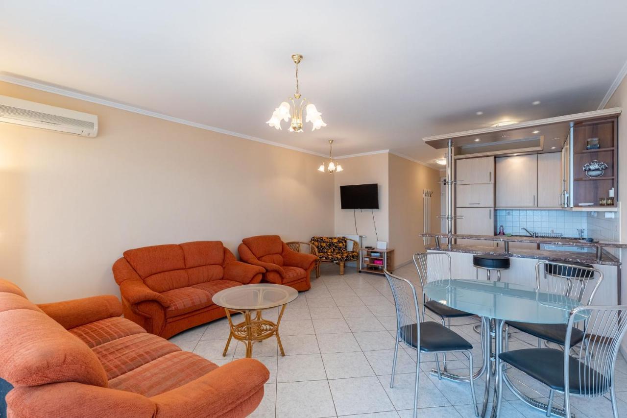 Kek Hullam Apartman By Bltn Apartment Siofok Bagian luar foto