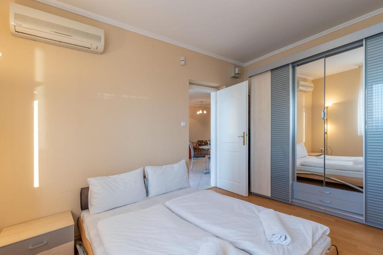 Kek Hullam Apartman By Bltn Apartment Siofok Bagian luar foto