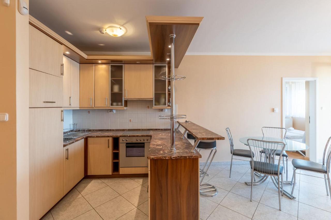 Kek Hullam Apartman By Bltn Apartment Siofok Bagian luar foto