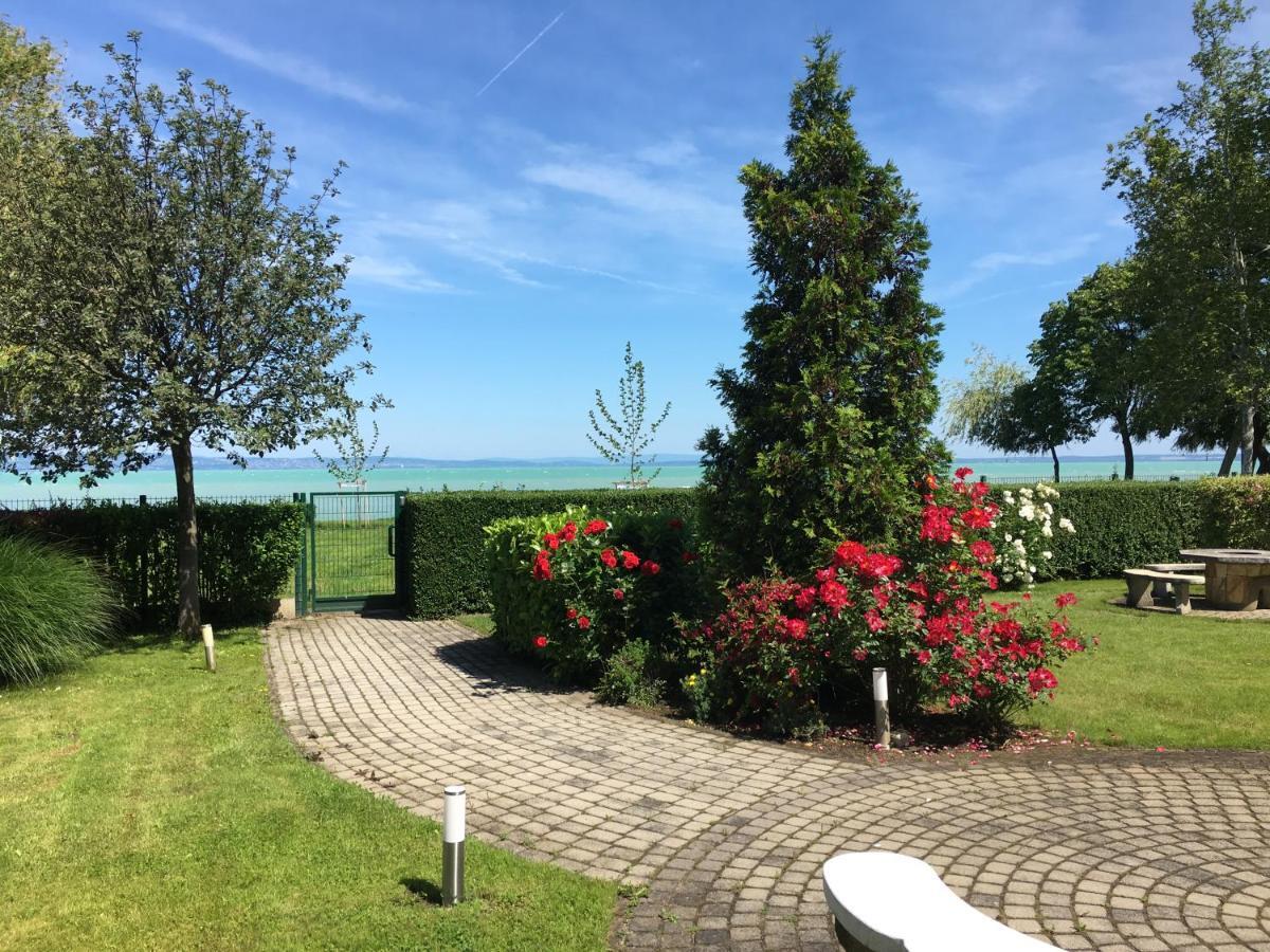 Kek Hullam Apartman By Bltn Apartment Siofok Bagian luar foto